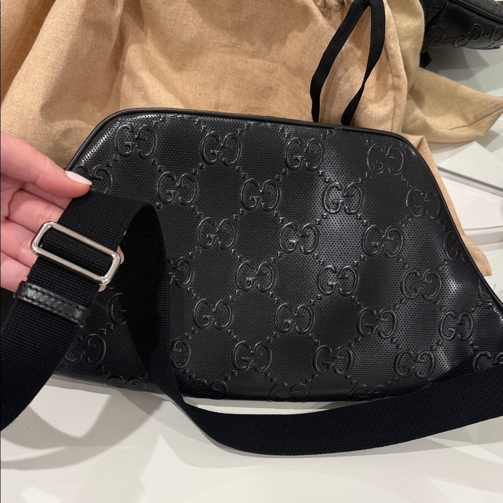 Gucci Black Embossed GG Leather Belt Bag - Picture 2 of 8